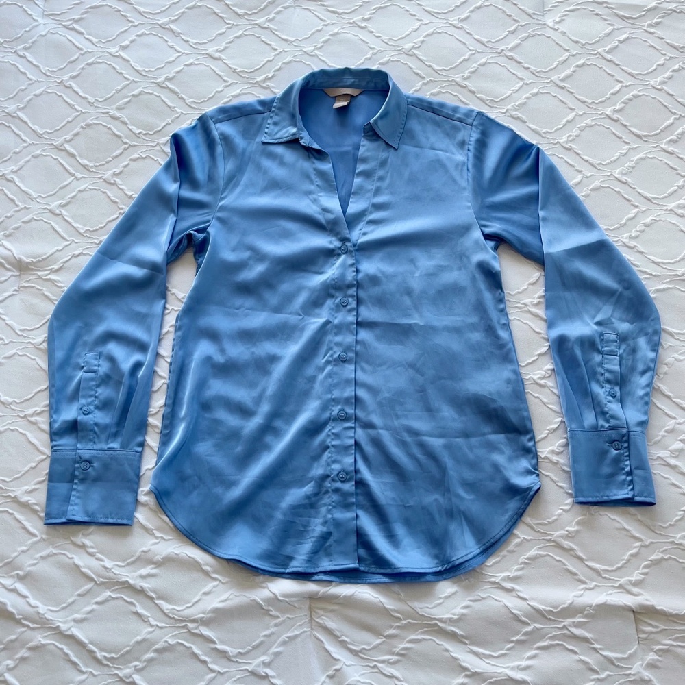 H&M Women's Light Blue Satiny Blouse Size XS (LIKE-NEW!)